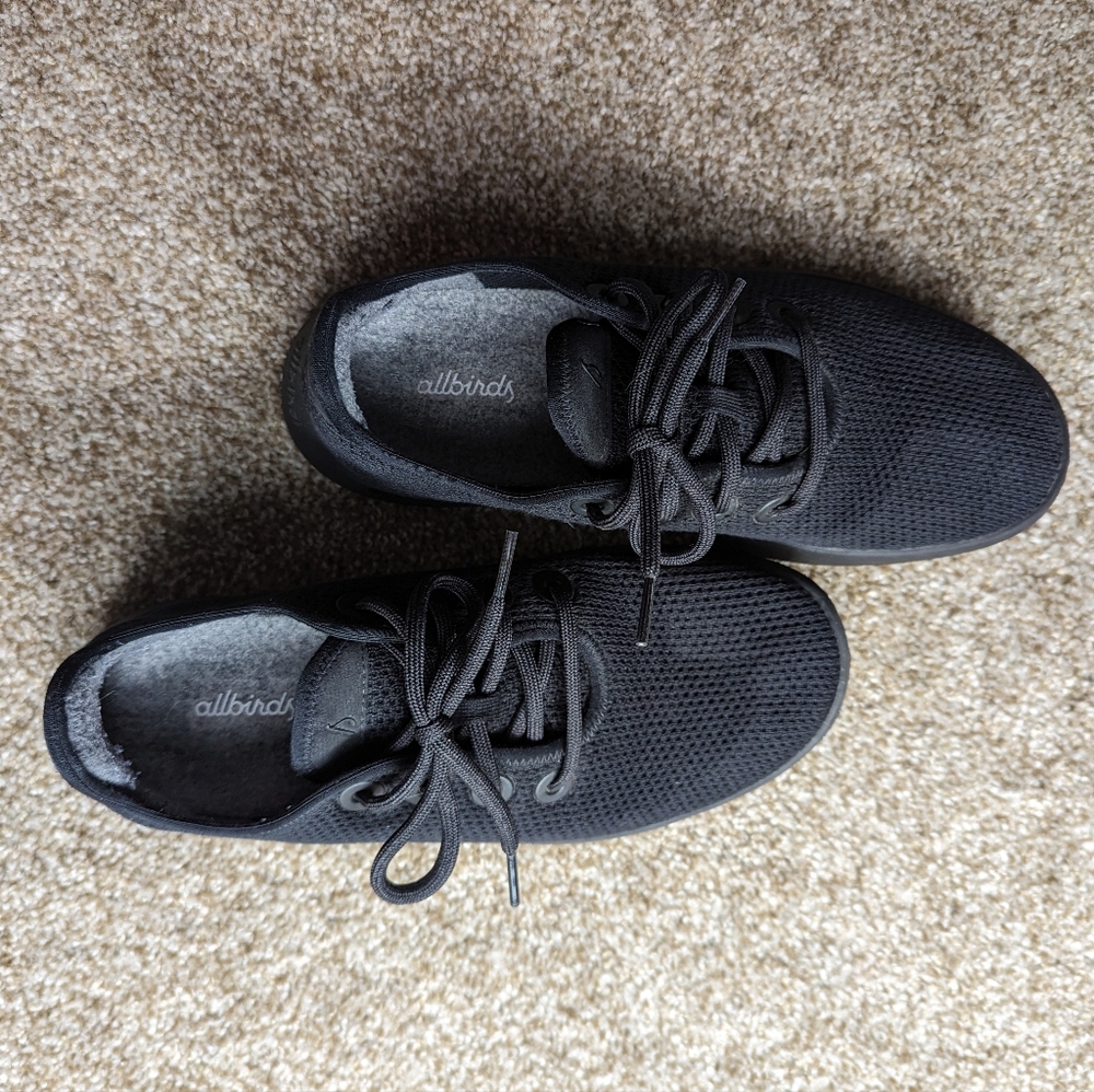 Women's Allbirds TR Tree Runners Jet Black with Black Sole Sneakers Size 9